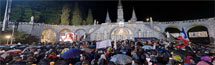 visite de Benoît XVI à Lourdes : esplanade du Rosaire